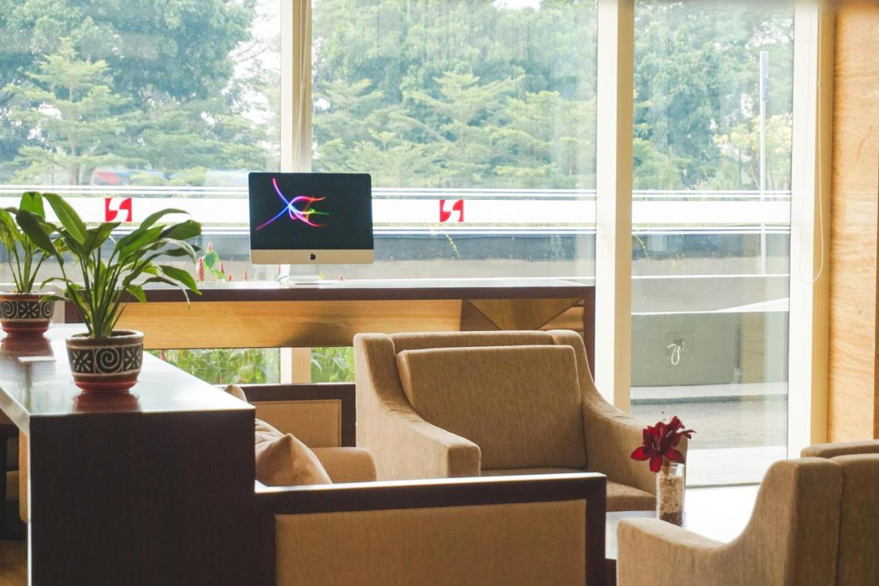 Swiss-Belhotel Serpong Exterior foto