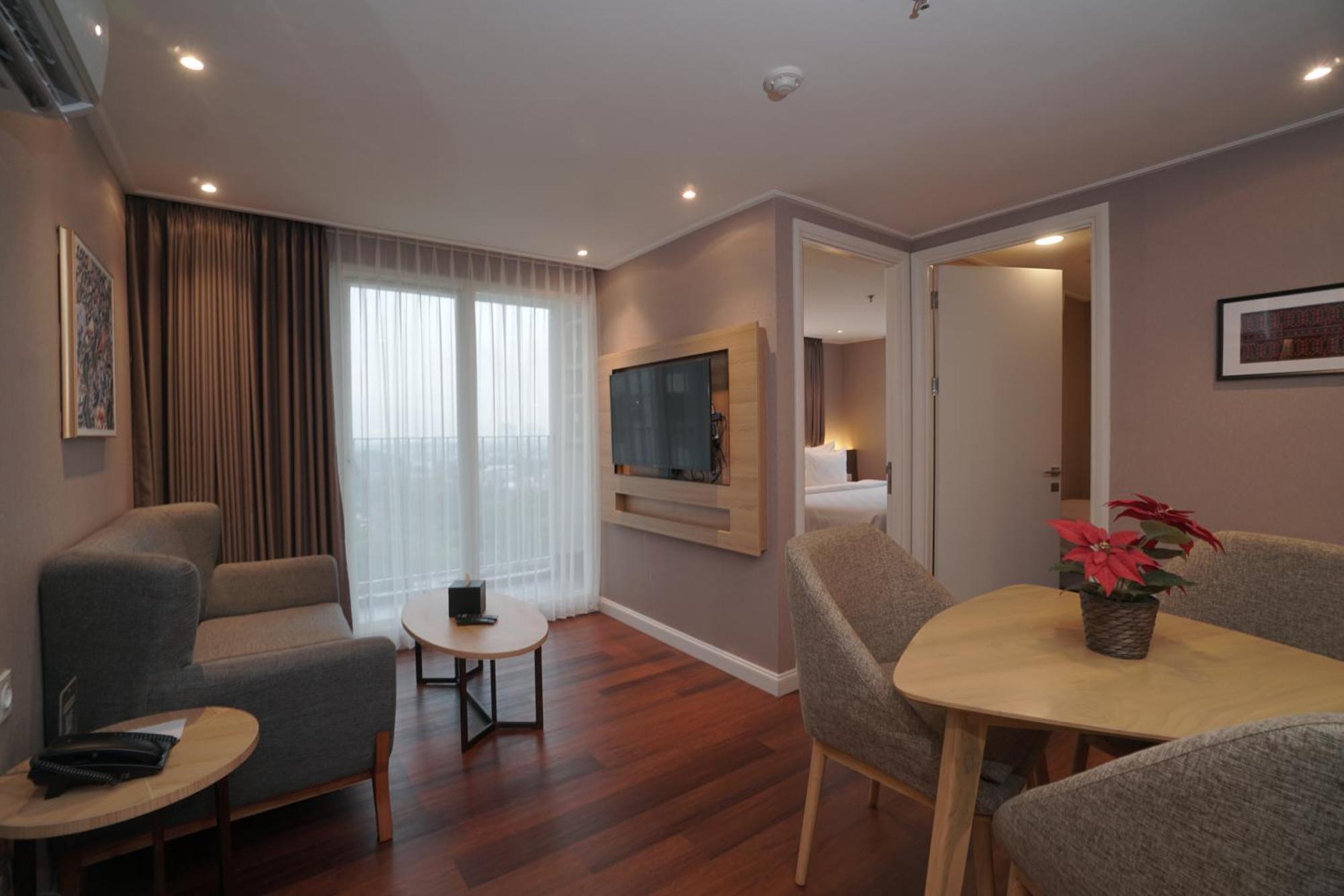 Swiss-Belhotel Serpong Exterior foto