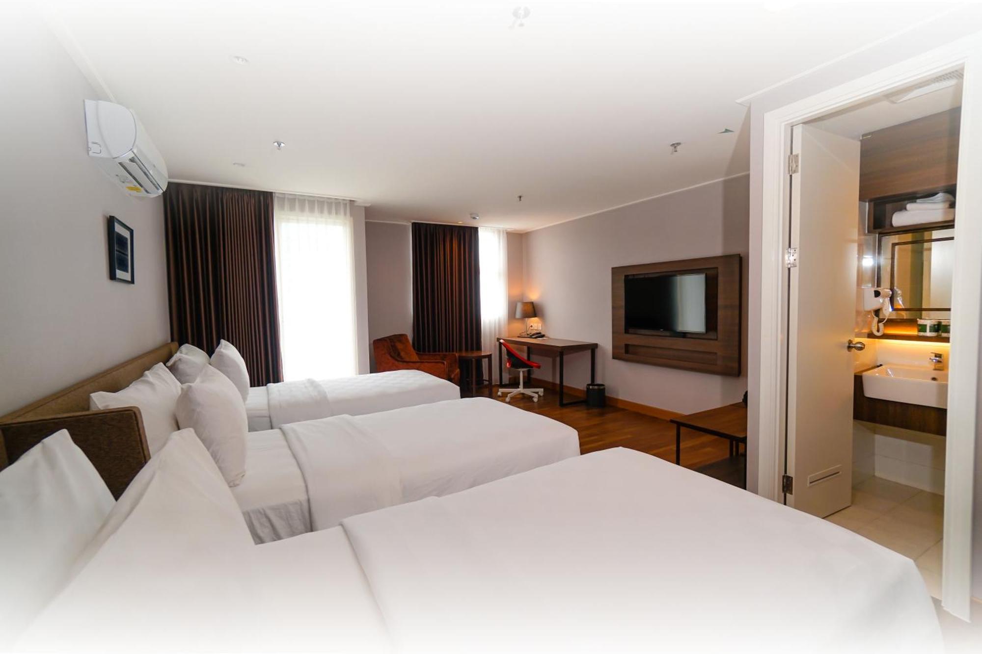 Swiss-Belhotel Serpong Exterior foto