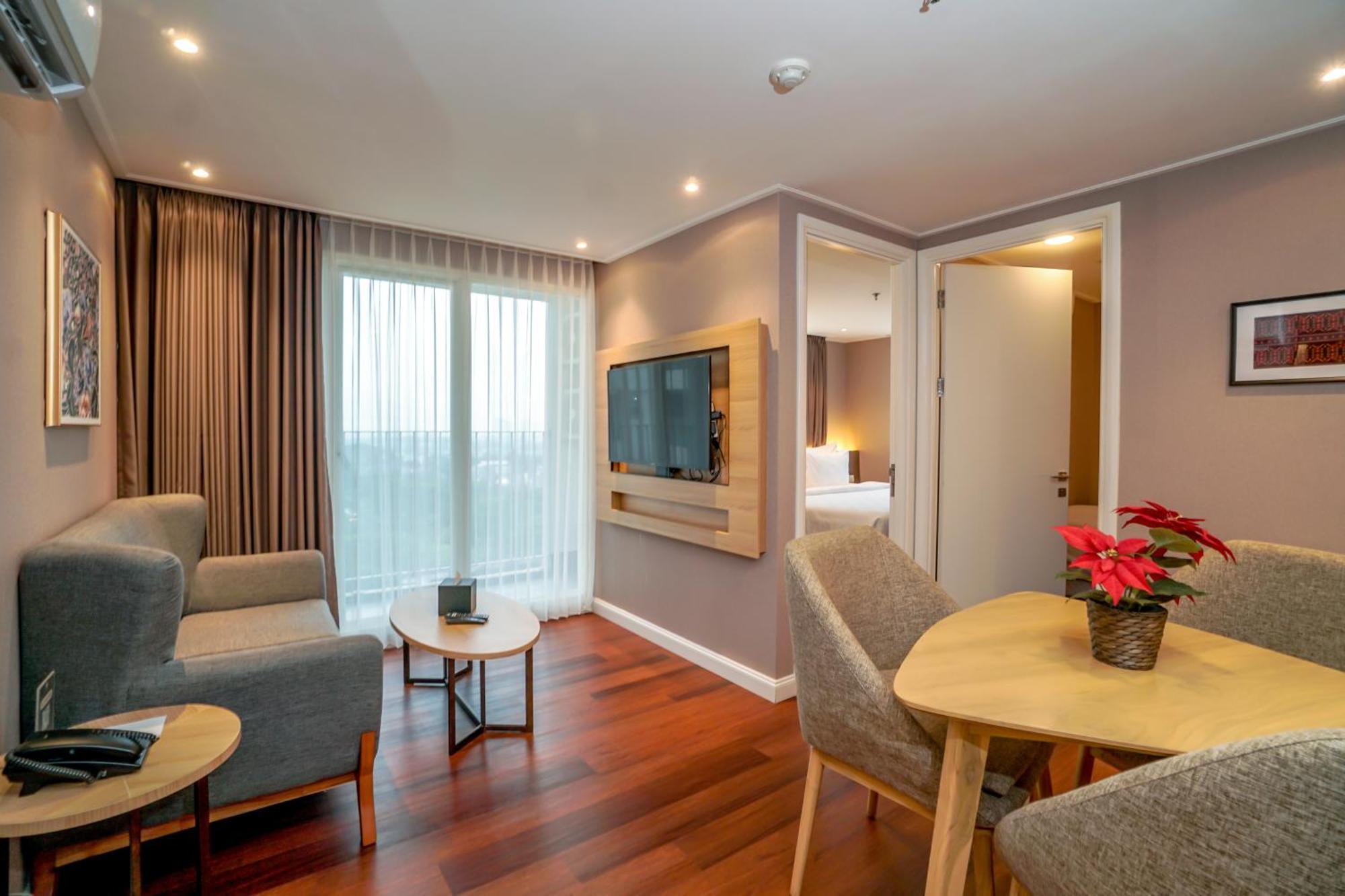 Swiss-Belhotel Serpong Exterior foto
